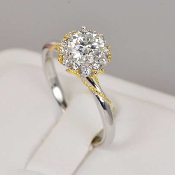 Certified Moissanite Diamond 1CT Solitaire Engagement Ring - Picture 4 of 7